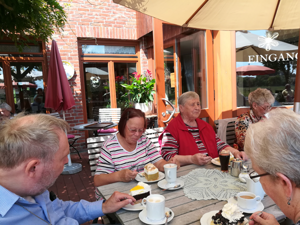 kaffetafel gemütliches Kaffeetrinken
