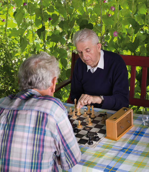 maenner-spielen-schach Schach spielen